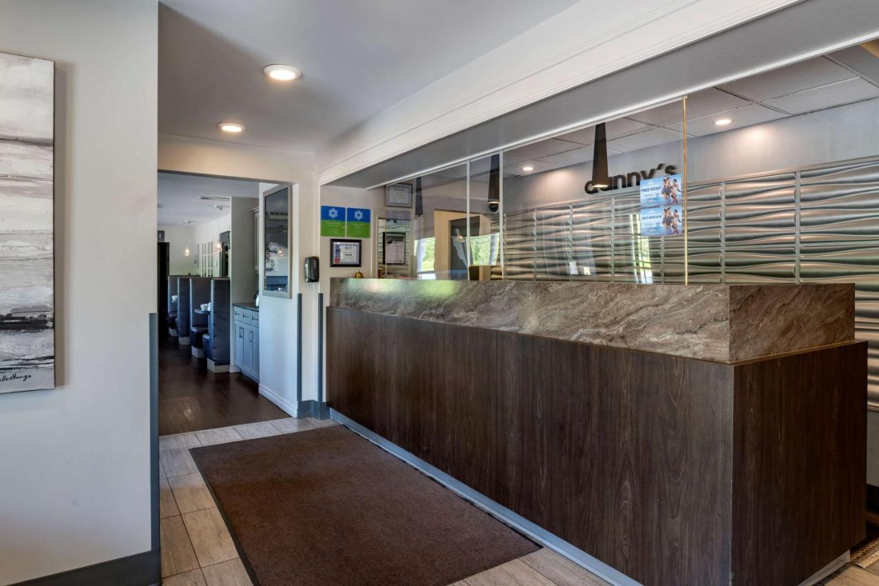 Inn Dannys Suites; Surestay Collection By Western Beresford