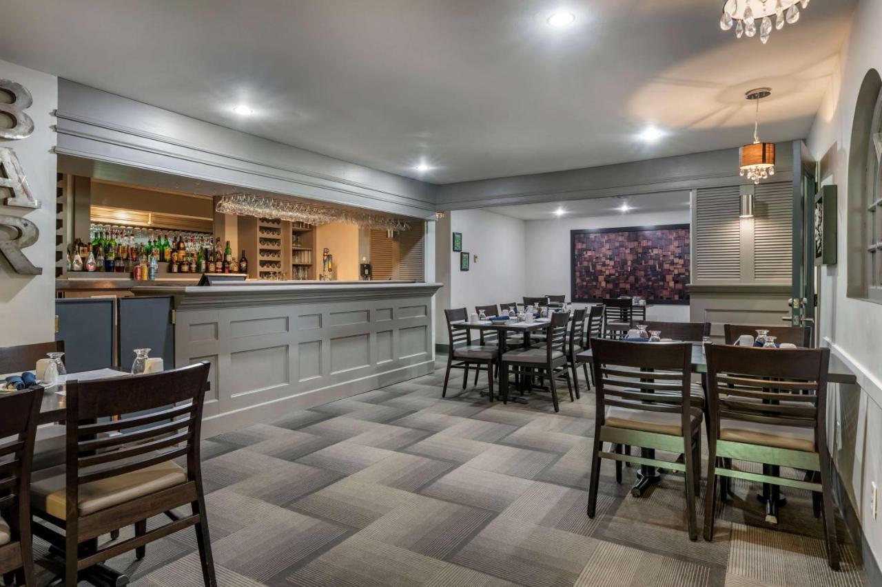 Inn Dannys Suites; Surestay Collection By Western 4*