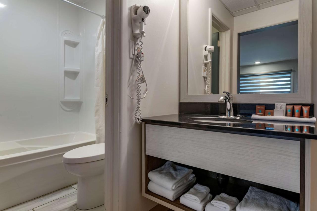 Inn Dannys Suites; Surestay Collection By Western Beresford